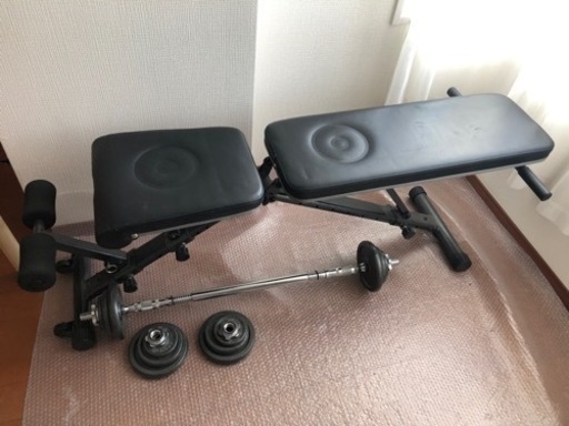 トレーニングベンチとダンベルのセット