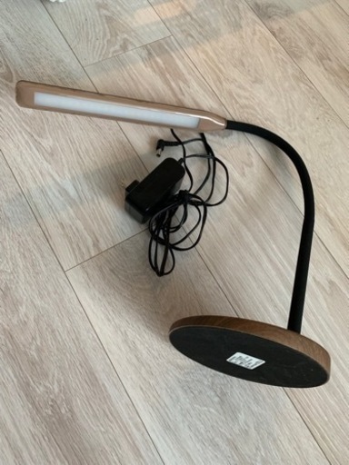 【お取引き相手決定済】(ほぼ新品) デスクライト　LED  タッチ式　ニトリ