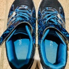 adidas スニーカー　23.5cmの画像