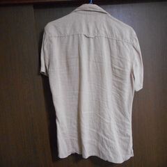 NO ID. 麻100％ 半袖シャツ ベージュ色 サイズ１ Ｍ相当？ 自家クリーニング済 ノーアイディー USEDの画像