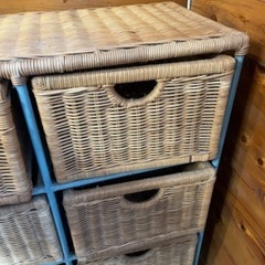 相談中    差し上げます  謝礼あり  家具  籐  チェスト キャスター  1メートル×1.5メートル×30センチ 引き取っていただける方謝礼お渡しします  の画像