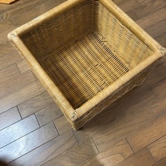 相談中    差し上げます  謝礼あり  家具  籐  チェスト キャスター  1メートル×1.5メートル×30センチ 引き取っていただける方謝礼お渡しします  の画像