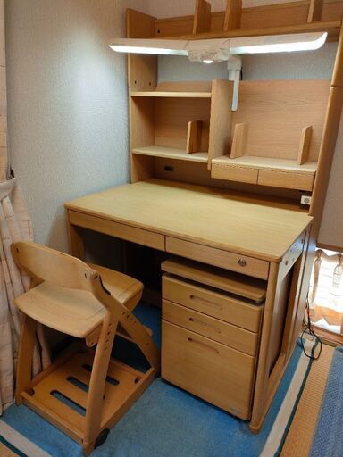 学習机コイズミ　椅子イトーキ