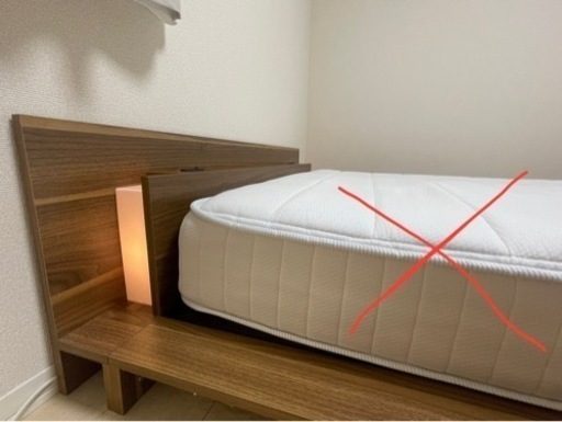 ローベッド・ダブルサイズ・コンセント、モダンライト付き