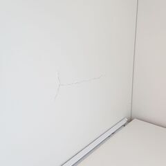 Lechiffon キッチンボード スリム 横幅58㎝×奥行40cm×高さ178cm■4枚扉 スライドテーブル コンセント2個 ホワイト レンジボード キッチンボード 食器棚■近隣配送無料 買取帝国 朝霞店の画像