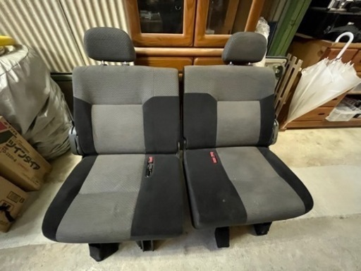 NISSAN Caravan 後部座席シート