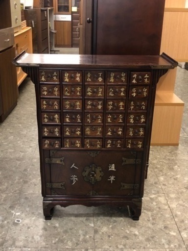 レアです！漢字がぎっしり！薬棚