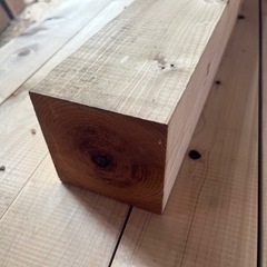 【格安】杉の柱材　3000×105×105 バラ売り。新築、リフォーム、外構、DIYなど。在庫260本ありますので複数人へ販売可能です。の画像