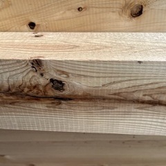 【格安】杉の柱材　3000×105×105 バラ売り。新築、リフォーム、外構、DIYなど。在庫260本ありますので複数人へ販売可能です。の画像