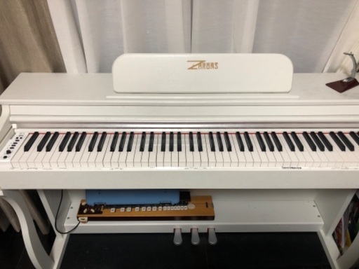 ほぼ新品のピアノ