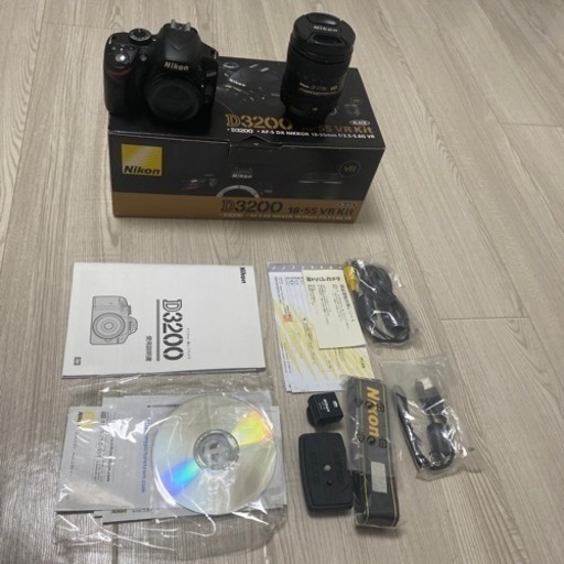 ニコン　D3200 と16-85レンズ美品