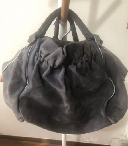 クリスチャンルブタンスエードバック