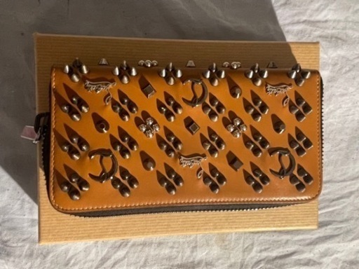 希少　美品Christian Louboutin 長財布
