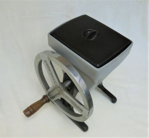 砕氷機 製氷機の氷をさらに細かくするものです