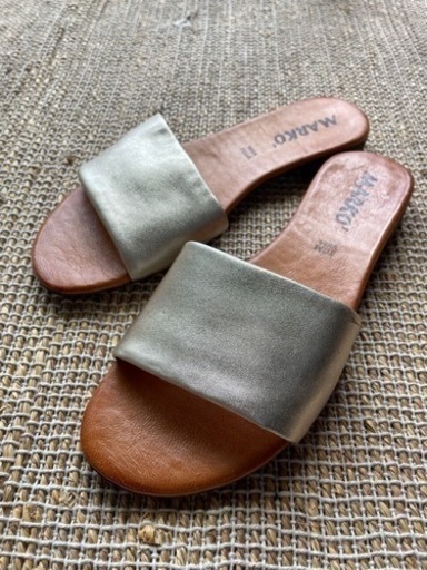 【新品】シャンパンゴールドペタンコサンダル