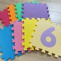 西松屋 プレイマット ジョイントマット 30枚+直線・コーナーパーツの画像