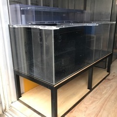 熱帯魚、水槽出張買取致します！手間いらず − 東京都