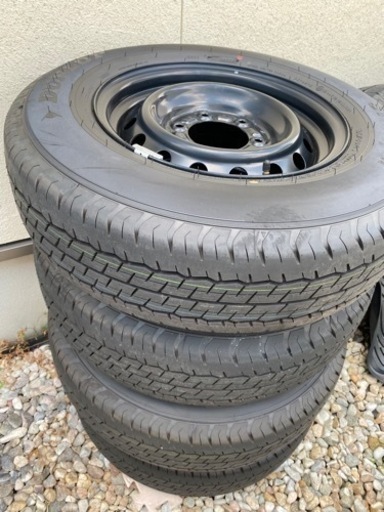 ハイエース　純正　タイヤ　ホイール　4本セット　ほぼ新車外し