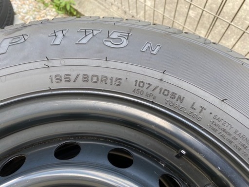 ハイエース　純正　タイヤ　ホイール　4本セット　ほぼ新車外し　