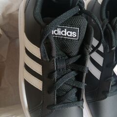 新品　アディダス　靴　adidas　スニーカー　19 19cm 子供の画像