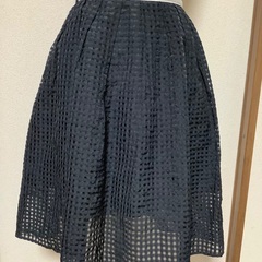 濃い紺色フレアスカート