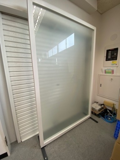 【引き取り求む】ガラス製パーテション