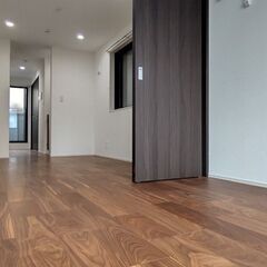 築浅デザイナーズ物件入居可能！家賃１１０，０００円。管理費８，０...