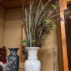 グレーの花瓶？壺？の画像