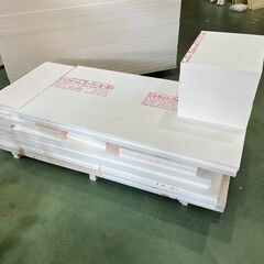 断熱材加工・トラック（2ｔ車）での商品配送の画像