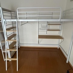 ニトリ　ロフトベッド　本棚、机付きの画像