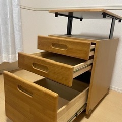 学習机の付属品の3段引き出しワゴンの画像