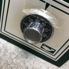 昭和レトロ　ヴィンテージ　手提げ金庫　の画像