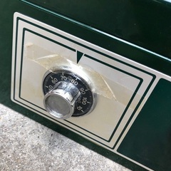 昭和レトロ　ヴィンテージ　手提げ金庫　の画像