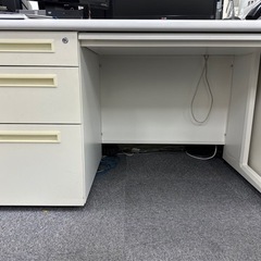 デスク9台あり