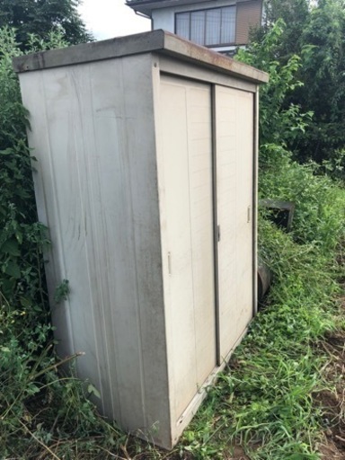 物置、ヨド製。