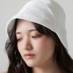 新品未使用　SPINNS  しわ加工 クローシュハット バケットハット　アイボリーの画像