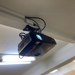 プロジェクター　3000lm benq.MW523 スクリーン吊...