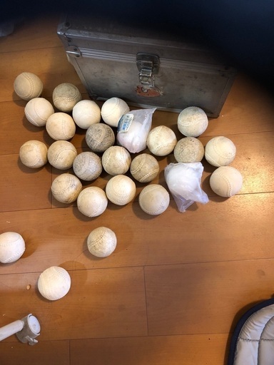 ?値下げしました!中古キャッチャー　用具一式ミットも、金属バット7本木製1本軟球新品から中古色々30球以上。?
