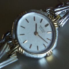 SEIKO・女性用腕時計・クオーツ稼働！コンビ色・ブレスタイプ。の画像