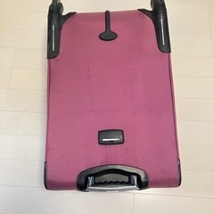 大きいスーツケースの画像