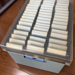 事務用品　書類仕切りケース差し上げます