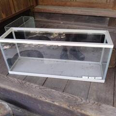 メダカ飼育に最適?!小型ガラス水槽の画像