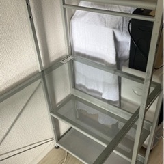 シェルフ付きガラスデスクの画像