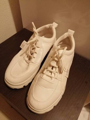 白のスニーカー　24.5㎝　同じものが２足あります