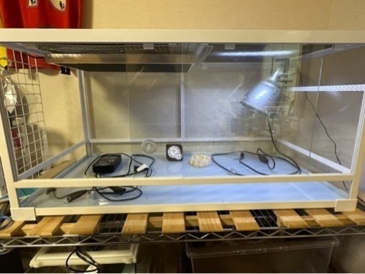 爬虫類用飼育ケージ