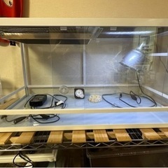 爬虫類用飼育ケージ