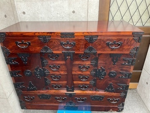 伝統民芸家具　岩谷堂箪笥