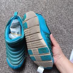 【在庫確認中】22㎝スニーカー☆100円の画像