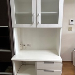食器棚　カップボードの画像