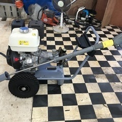 ☆エンジン高圧洗浄機🎵 新品時60万円以上!